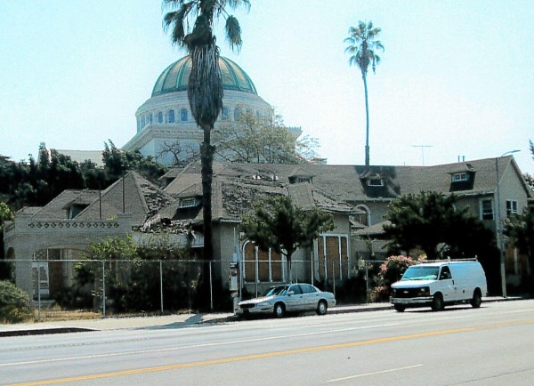 street view of dilapidated Casa de Rosas main campus entrance 